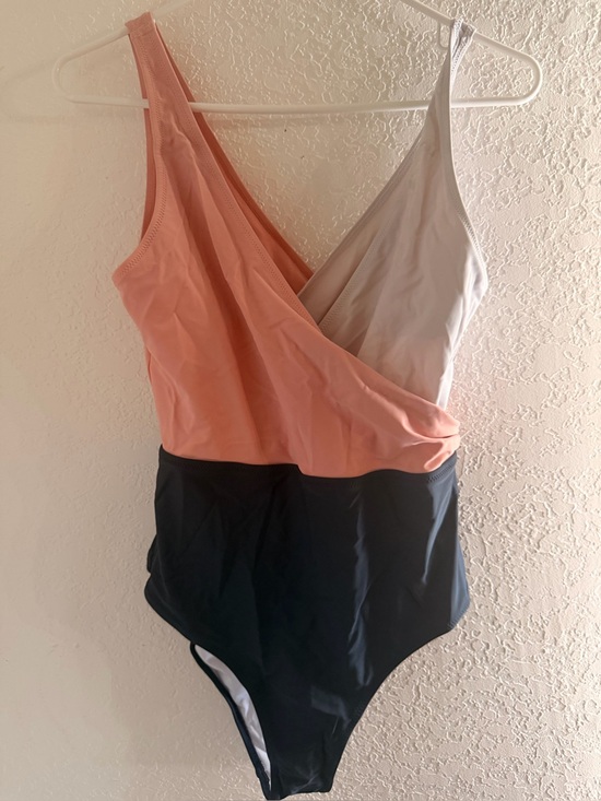 Other - Colorblock One-Piece Swimsuit in Peach, Light Gray & Black